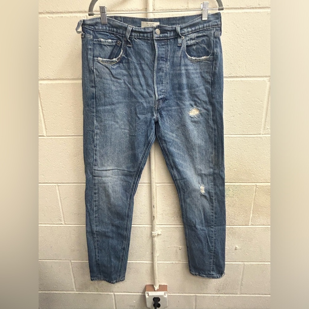 Woman’s Levi’s altered distressed 501 skinny jeans 32x30